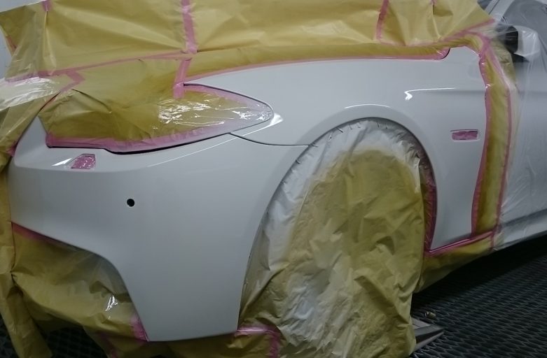 BMW５　フロントバンパー＆フエンダー修理